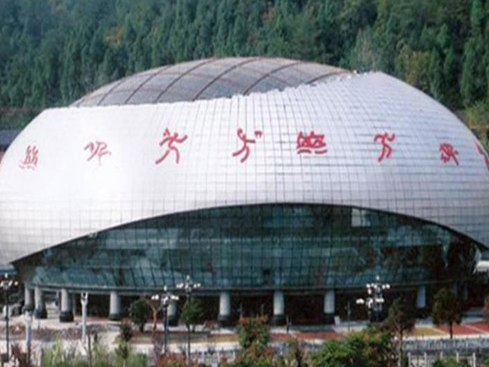 丹东体育中心球形网架加工安装